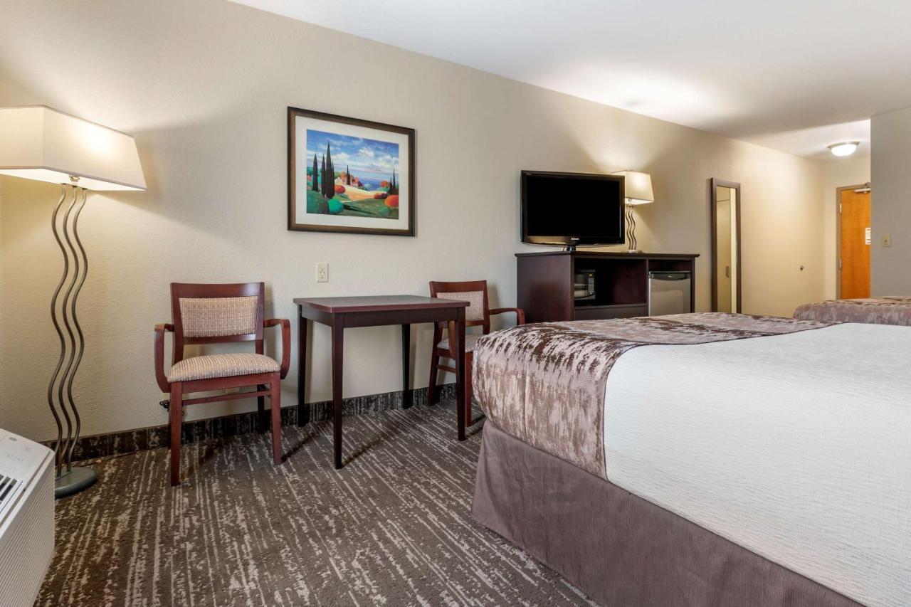 Best Western Plus Pembina Inn & Suites Winnipeg Exterior photo