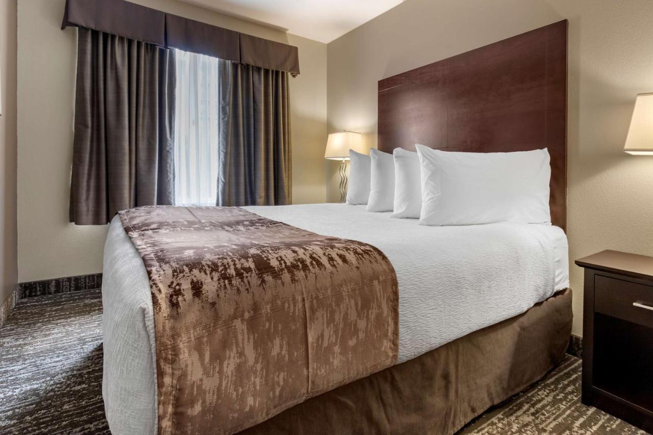 Best Western Plus Pembina Inn & Suites Winnipeg Exterior photo