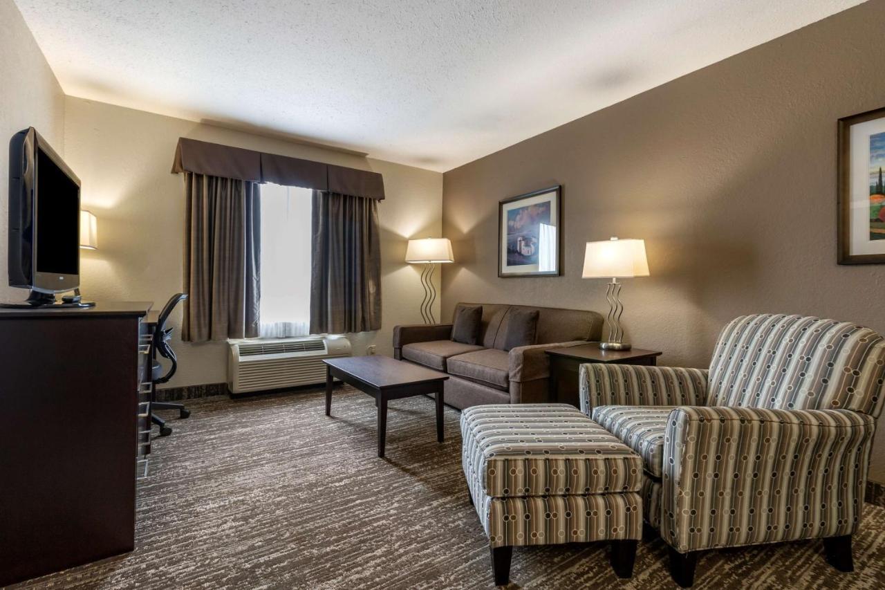 Best Western Plus Pembina Inn & Suites Winnipeg Exterior photo