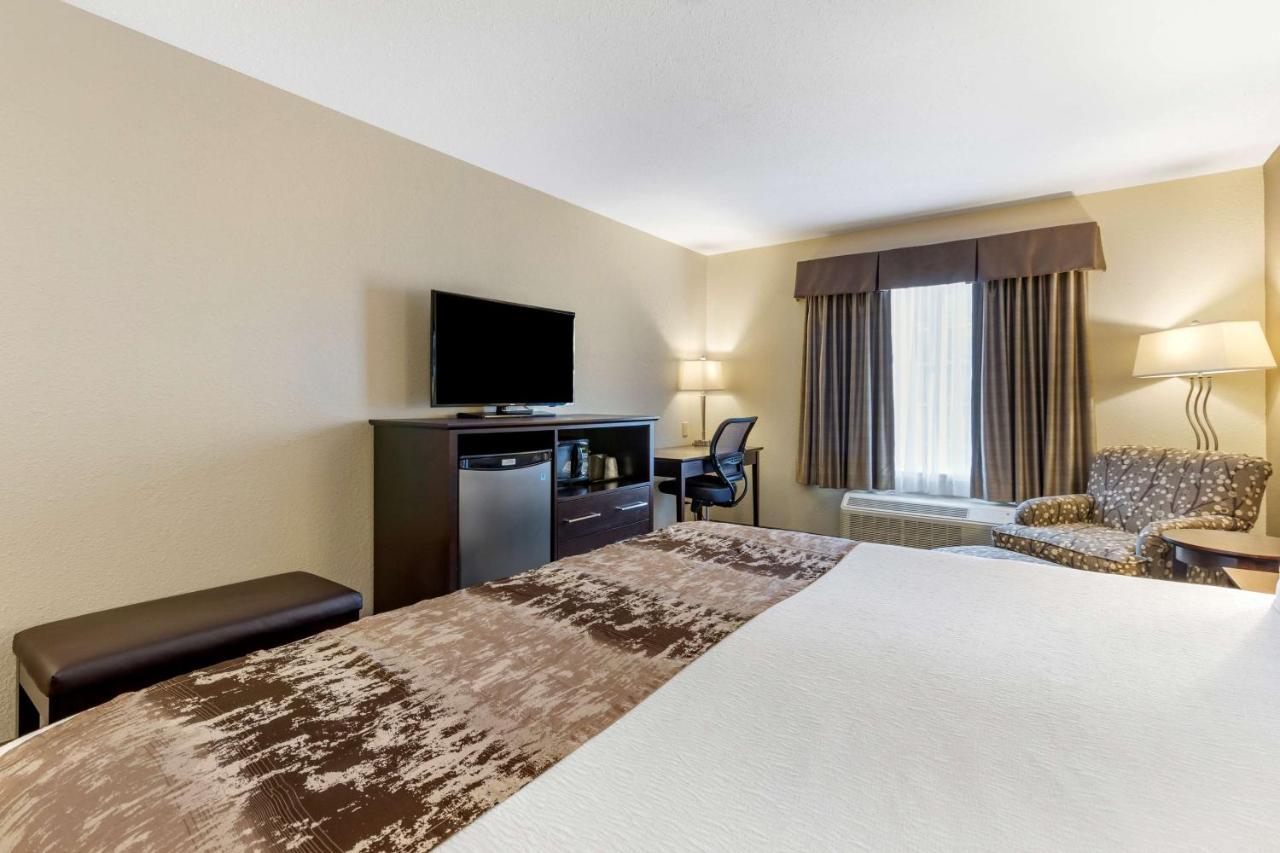 Best Western Plus Pembina Inn & Suites Winnipeg Exterior photo