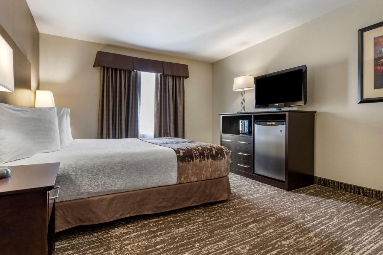 Best Western Plus Pembina Inn & Suites Winnipeg Exterior photo