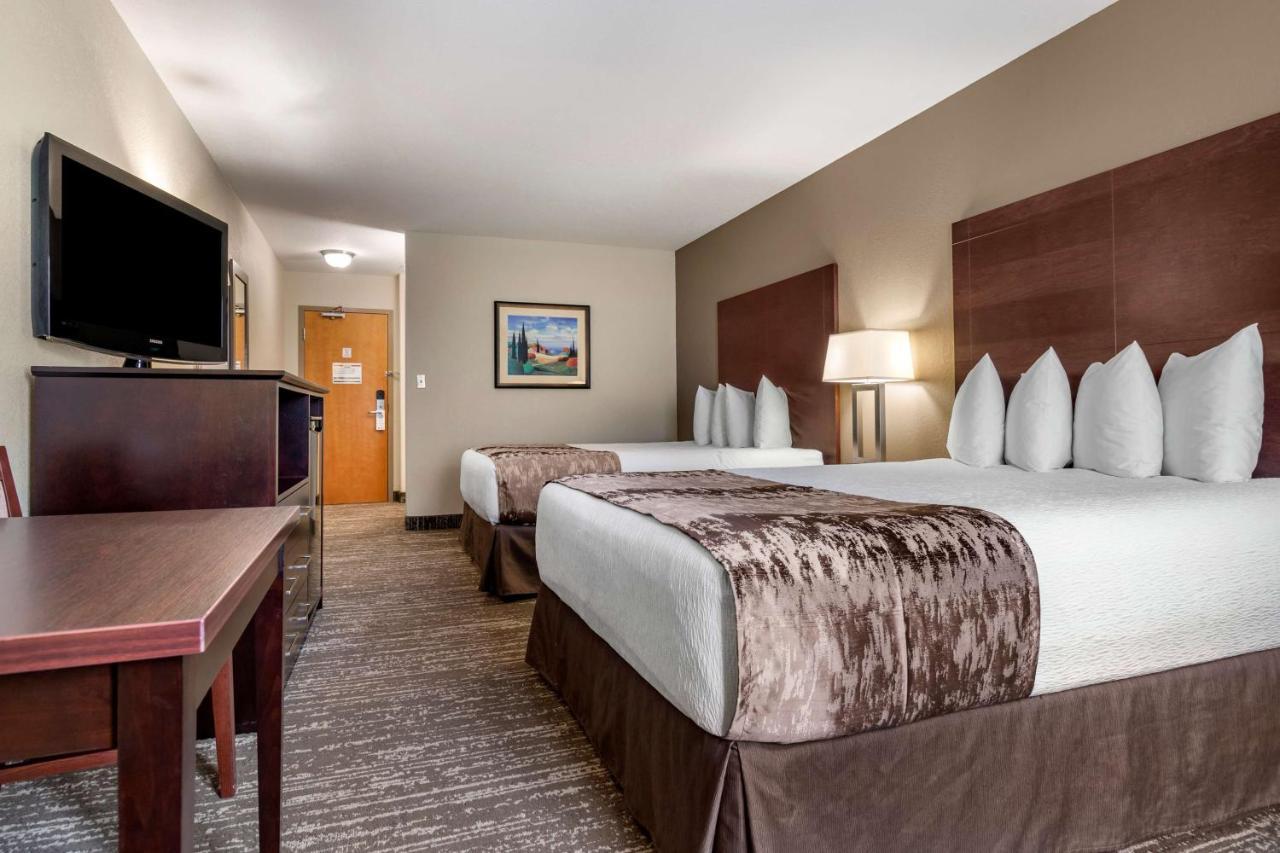 Best Western Plus Pembina Inn & Suites Winnipeg Exterior photo