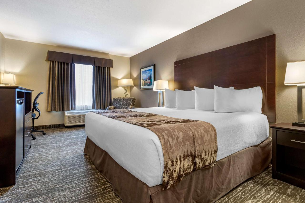Best Western Plus Pembina Inn & Suites Winnipeg Exterior photo