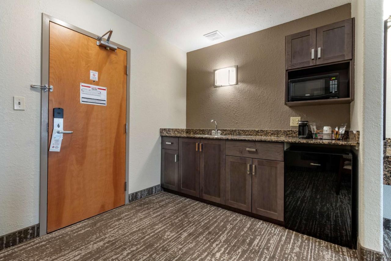 Best Western Plus Pembina Inn & Suites Winnipeg Exterior photo