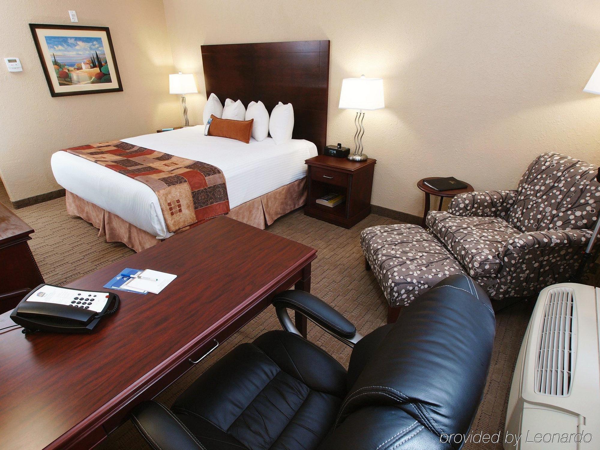 Best Western Plus Pembina Inn & Suites Winnipeg Exterior photo