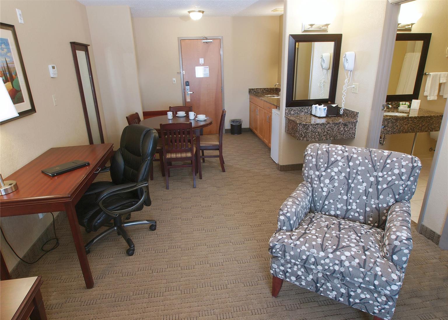 Best Western Plus Pembina Inn & Suites Winnipeg Exterior photo